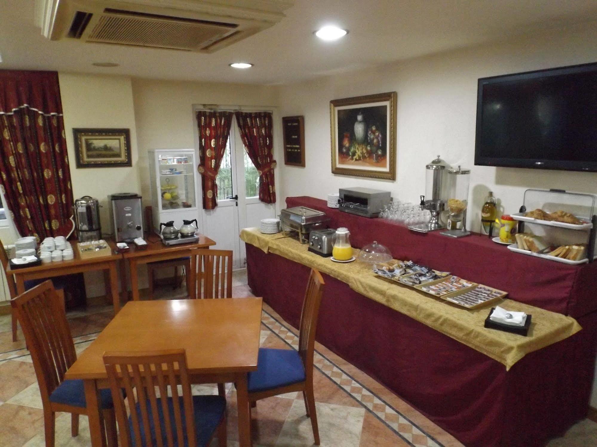 Hotel Camargo Igollo Екстериор снимка
